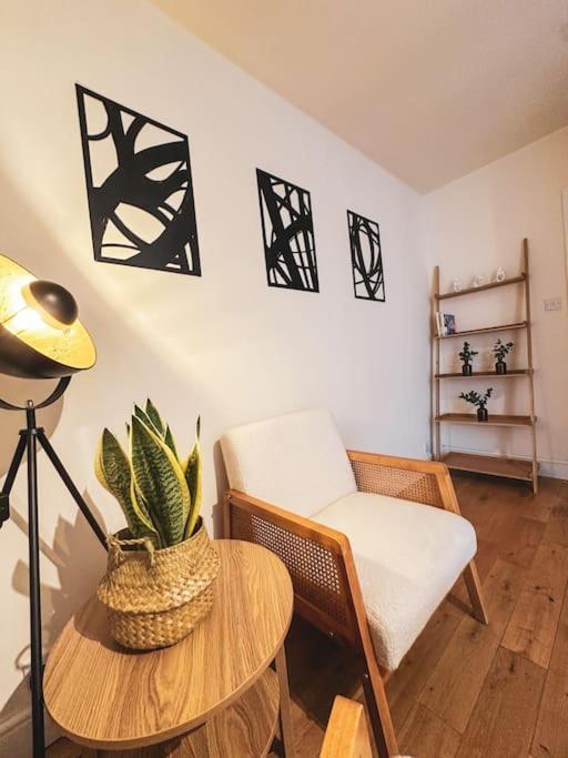 Bright & Spacious Split Level Flat In Kennington London Exteriör bild