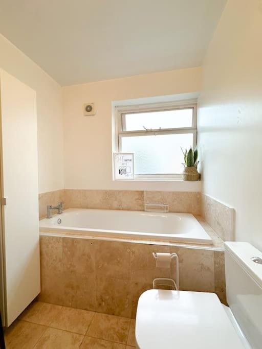 Bright & Spacious Split Level Flat In Kennington London Exteriör bild